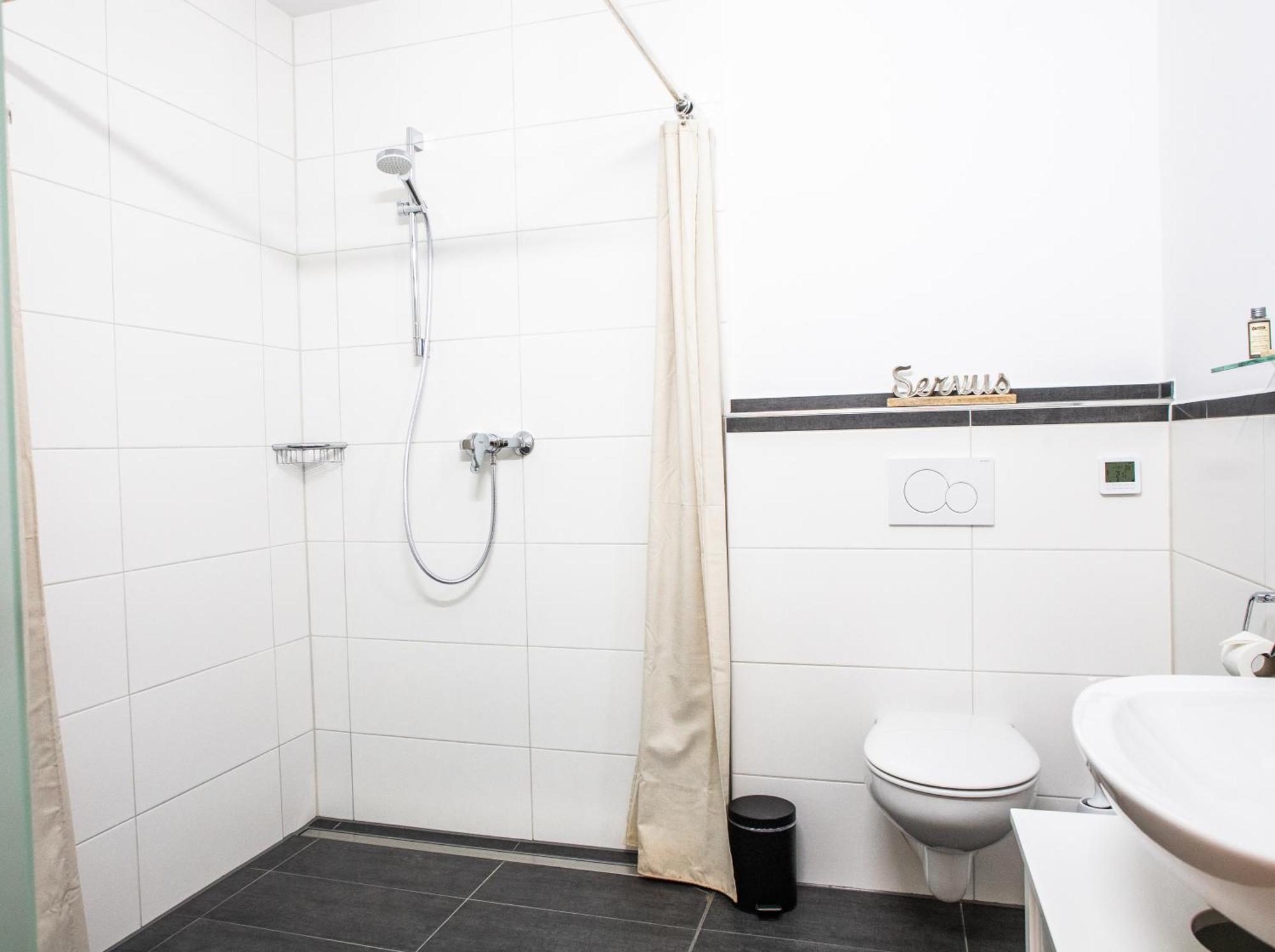 Gaestezimmer Ross Hohenlinden Exteriör bild